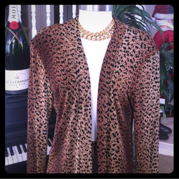 2 piece Lounge Set 🐆 - Picture 2 of 7